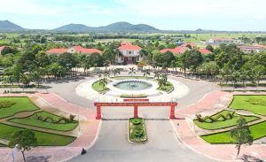 Giới thiệu tổng quan về Long Đất sau sáp nhập năm 2025Long Đất Sau sáp nhập năm 2025 thành những xã sau : Xã Đất Đỏ Trụ sở tại UBND Huyện Long Đất Xã Đất Đỏ bao gồm các xã sau: Thị trấn Đất Đỏ, Xã Láng Dài, Xã Long Tân, Xã Phước Long Thọ Xã Long Hải Trụ sở tại UBND Thị trấn Long Hải Xã Long Hải bao gồm các xã sau: Thị trấn Long Hải, Xã Phước Tỉnh, Xã Phước Hưng Xã Long Điền Trụ sở tại UBND Trung tâm hành chính – chính trị huyện Long Điền cũ Xã Long Điền bao gồm các xã sau: Thị trấn Long Điền, Xã Tam An Xem thêm Gửi xe máy đi Bà Rịa Hồ Chí Minh trọn gói trong ngày Xã Phước Hải Trụ sở tại UBND Xã Phước Hội Xã Phước Hải bao gồm các xã sau: Thị trấn Phước Hải, Xã Phước Hội Đặc khu đặc khu Côn Đảo, tỉnh Bà Rịa – Vũng Tàu Chuyển nguyên trạng huyện Côn Đảo, tỉnh Bà Rịa – Vũng Tàu